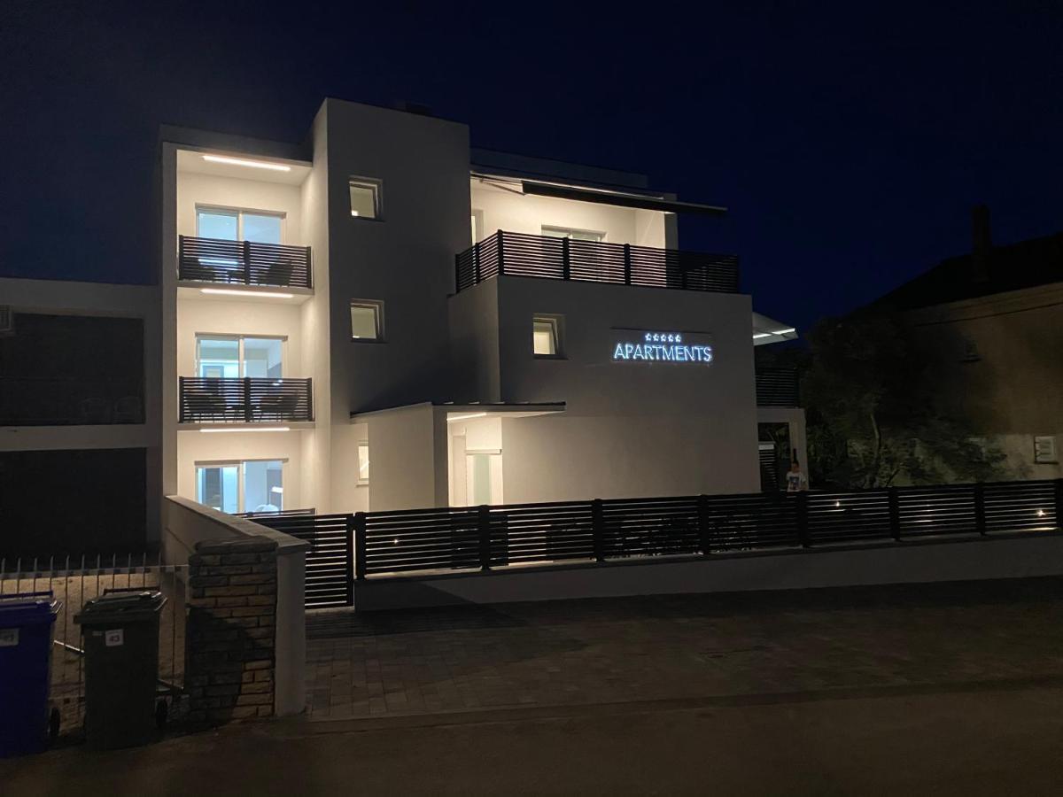 Apartmani Kumenat Биоград на Мору Екстериор снимка