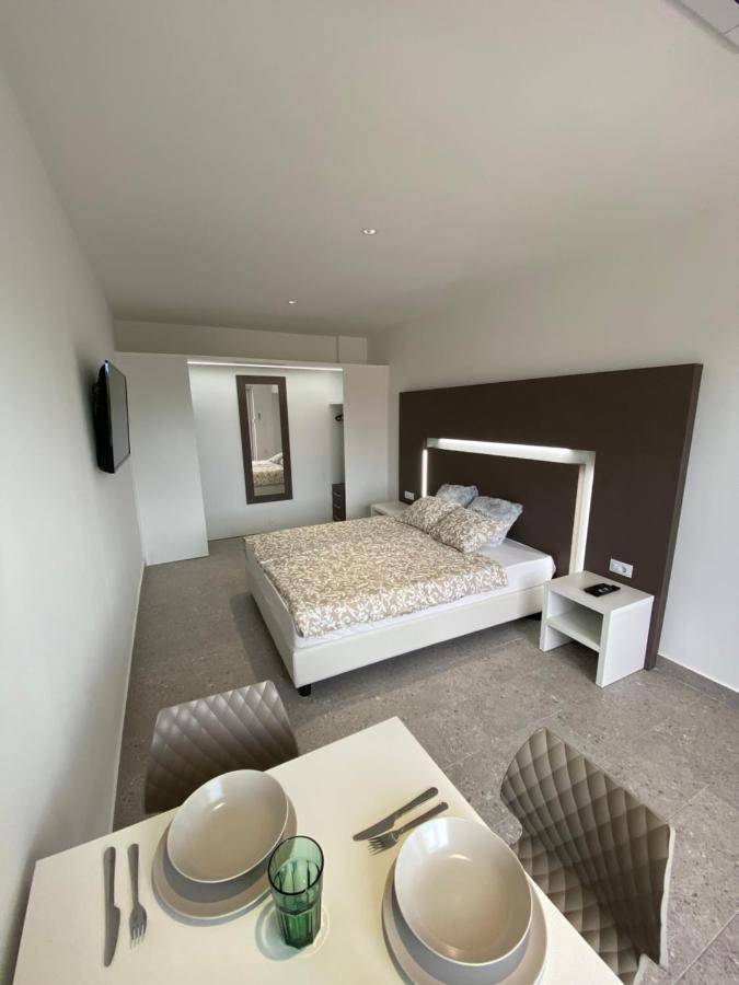 Apartmani Kumenat Биоград на Мору Екстериор снимка