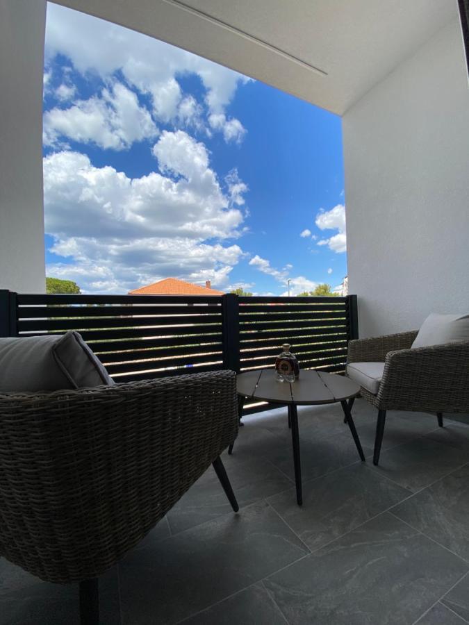 Apartmani Kumenat Биоград на Мору Екстериор снимка