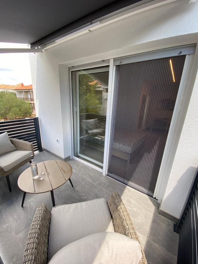 Apartmani Kumenat Биоград на Мору Екстериор снимка