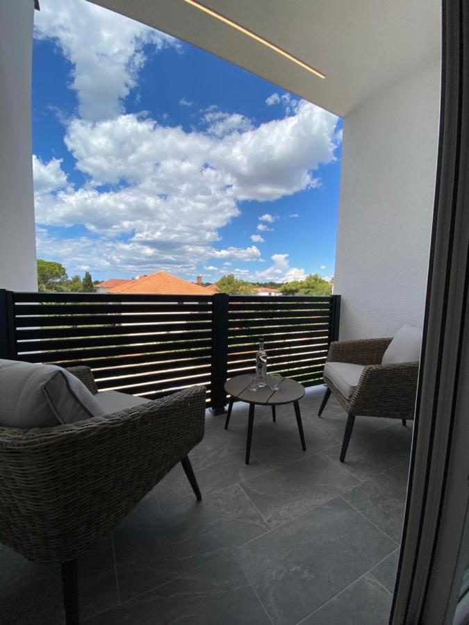 Apartmani Kumenat Биоград на Мору Екстериор снимка