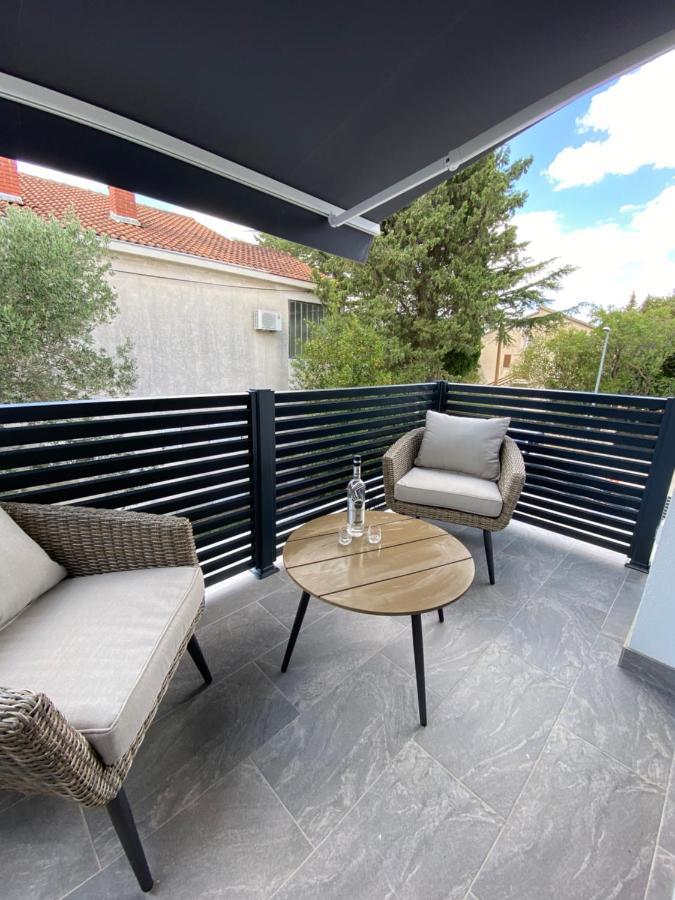 Apartmani Kumenat Биоград на Мору Екстериор снимка