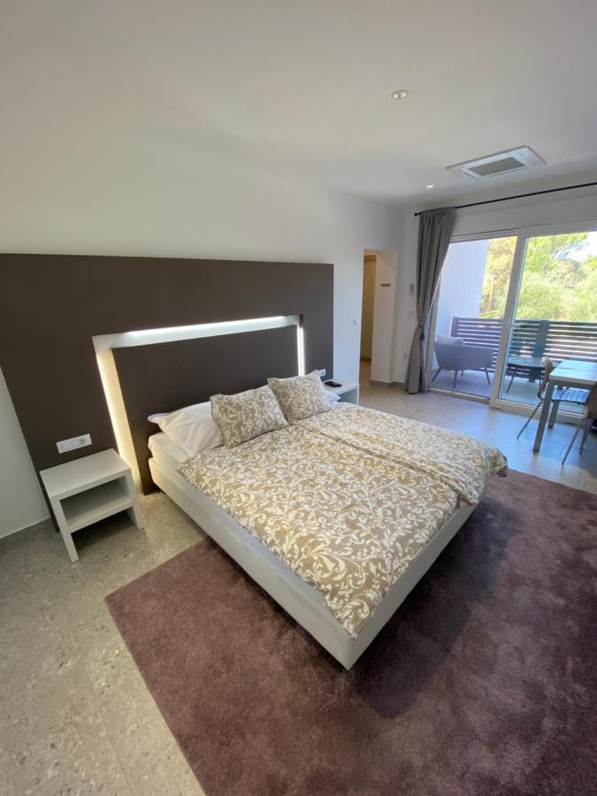 Apartmani Kumenat Биоград на Мору Екстериор снимка