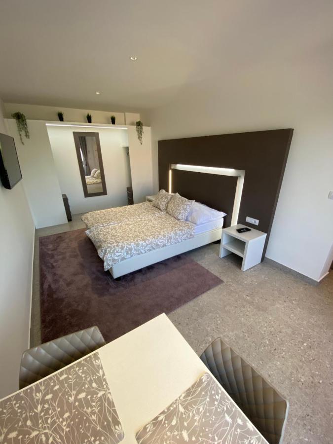 Apartmani Kumenat Биоград на Мору Екстериор снимка