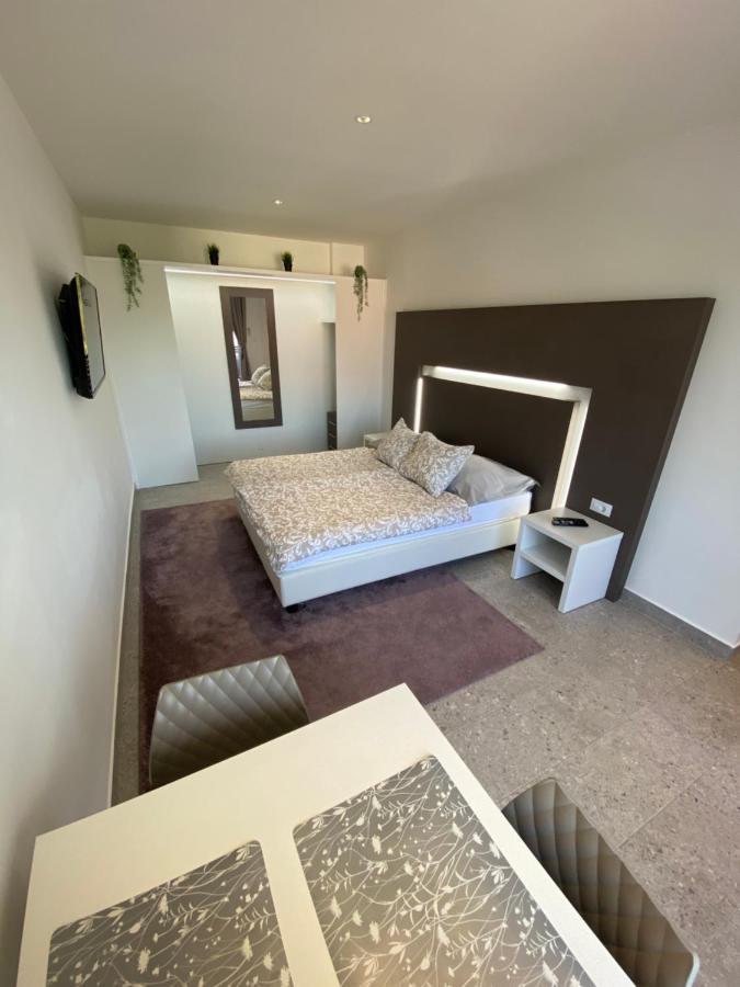 Apartmani Kumenat Биоград на Мору Екстериор снимка